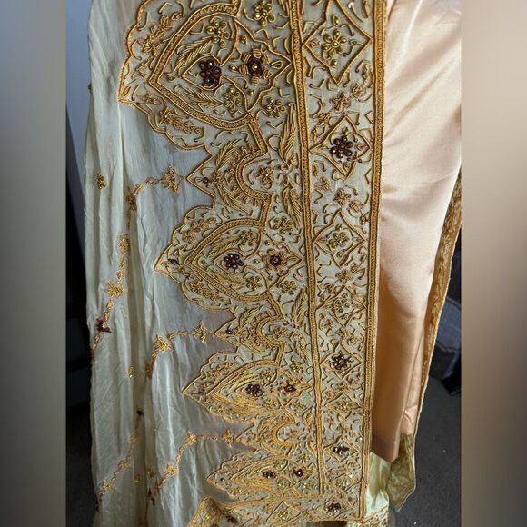 PAKISTANI BRIDAL DRESS LEHENGA DESIGNER WEDDING COLLECTION - FABRIC TO BE SIZED - Picture 3 of 5